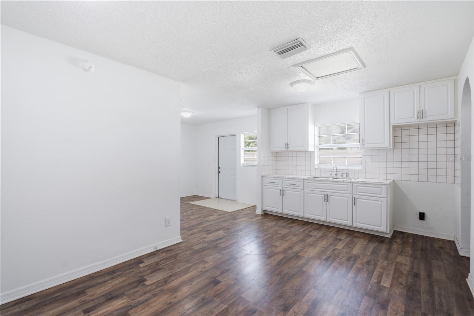 604 ROYAL CREST DR — photo 26