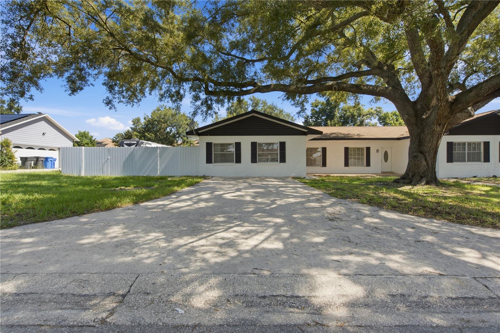 604 ROYAL CREST DR — photo 4