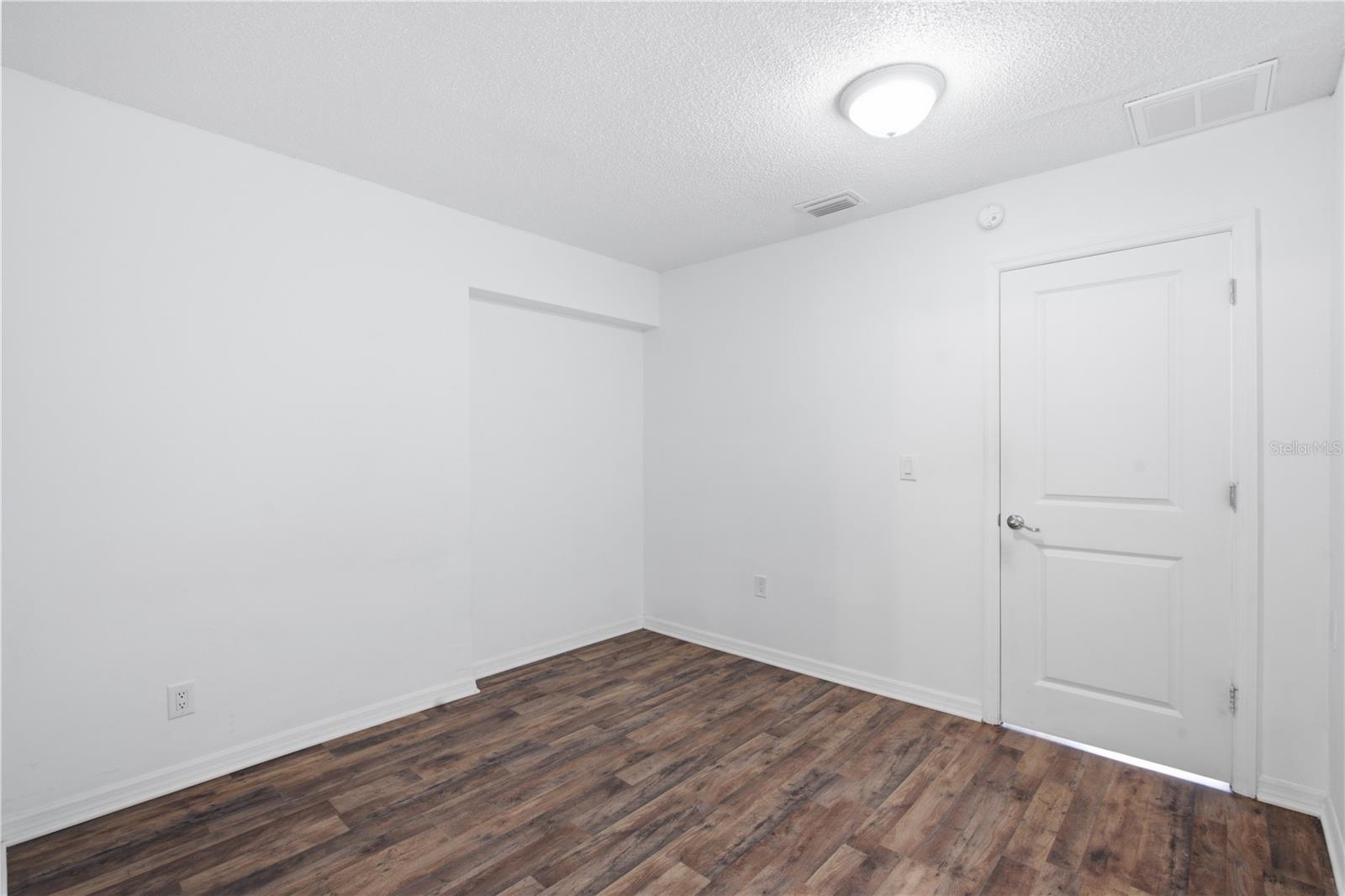 604 ROYAL CREST DR — photo 15