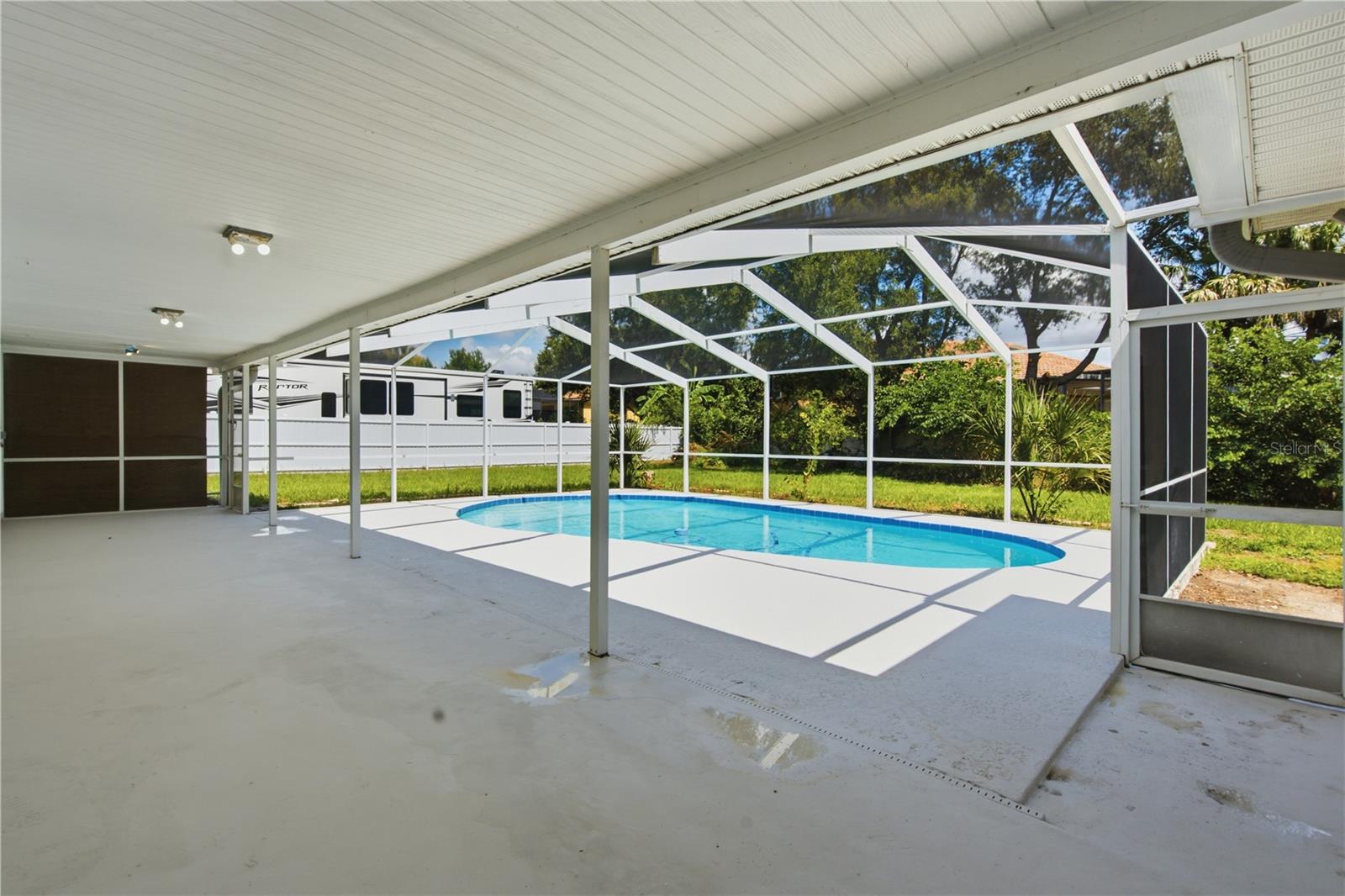 604 ROYAL CREST DR — photo 44