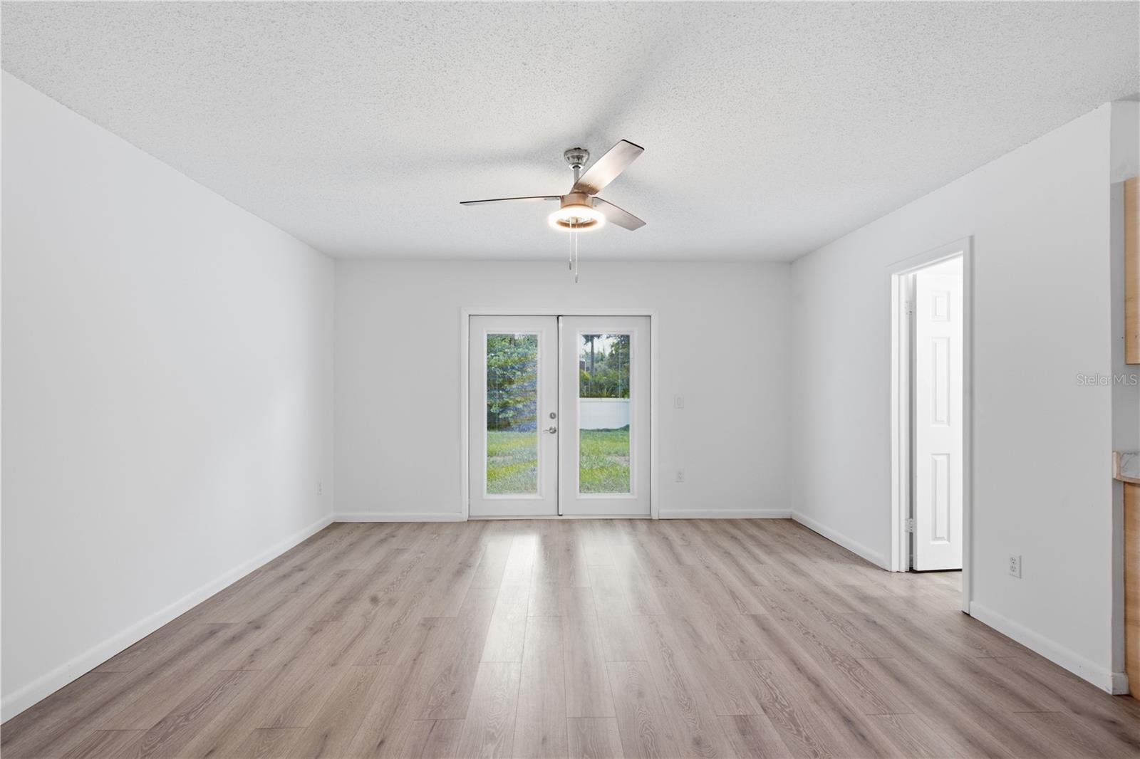 604 ROYAL CREST DR — photo 41