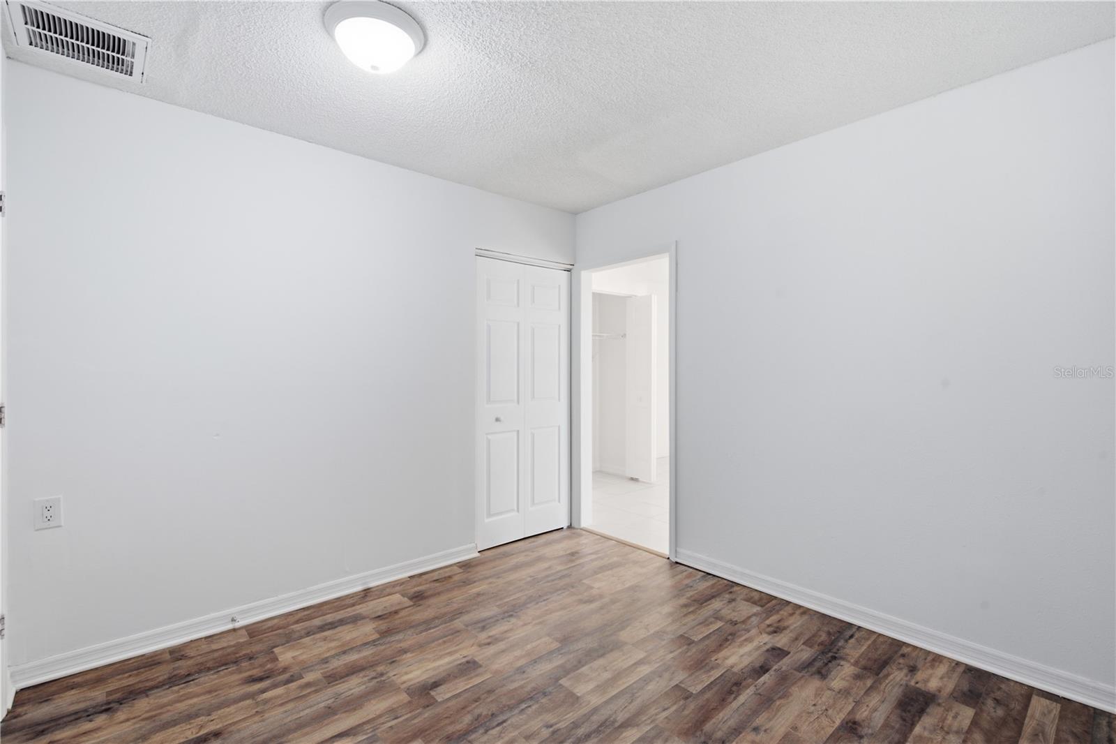 604 ROYAL CREST DR — photo 16
