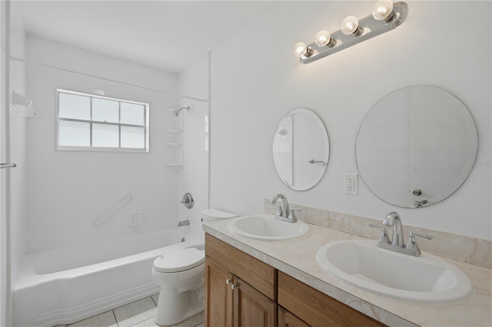 604 ROYAL CREST DR — photo 37