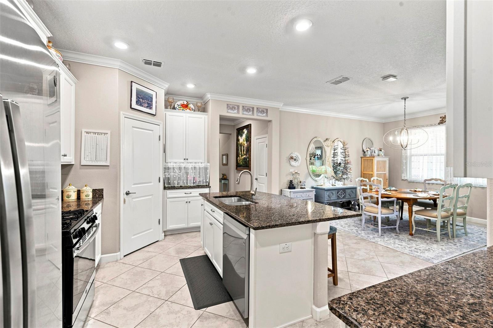 9189 SHADYSIDE LN — photo 34