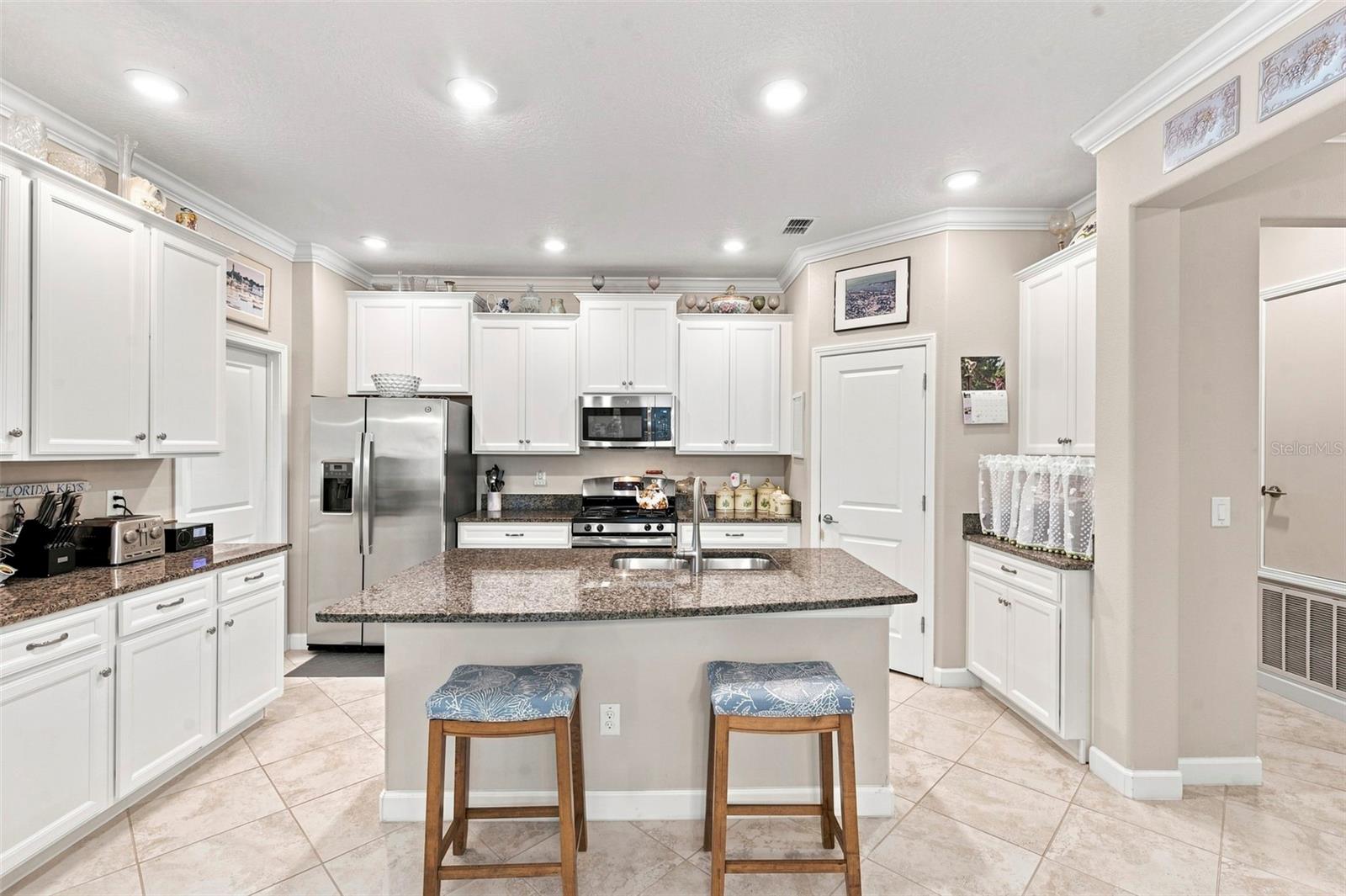 9189 SHADYSIDE LN — photo 29