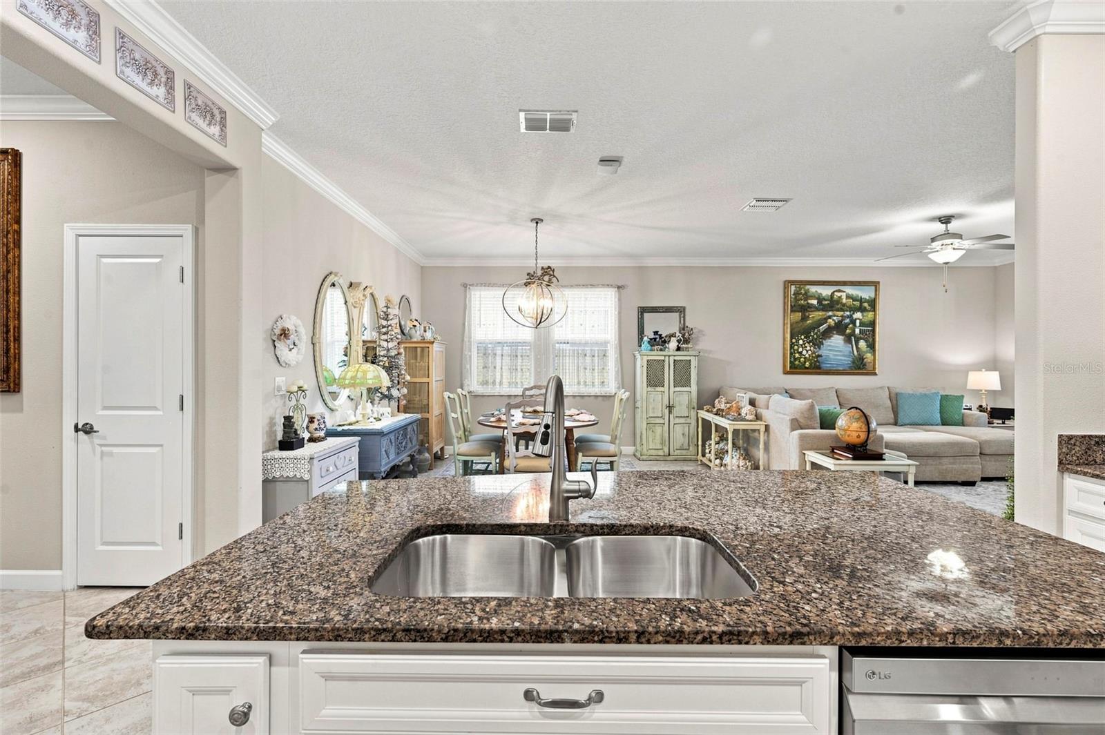 9189 SHADYSIDE LN — photo 33