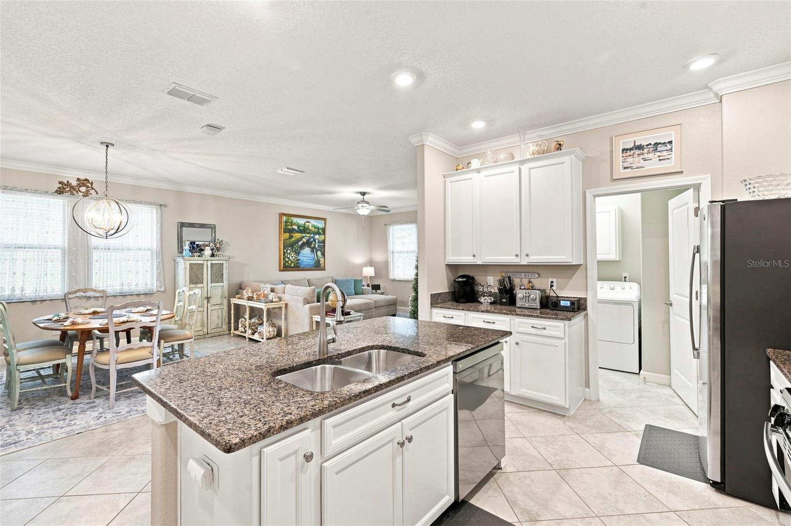9189 SHADYSIDE LN — photo 32