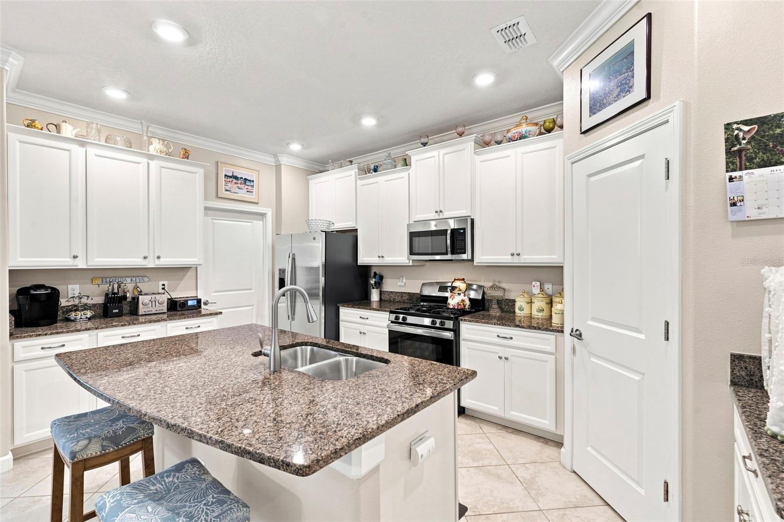9189 SHADYSIDE LN — photo 30
