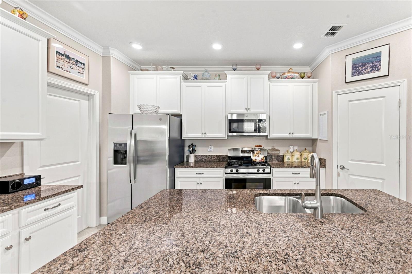 9189 SHADYSIDE LN — photo 28