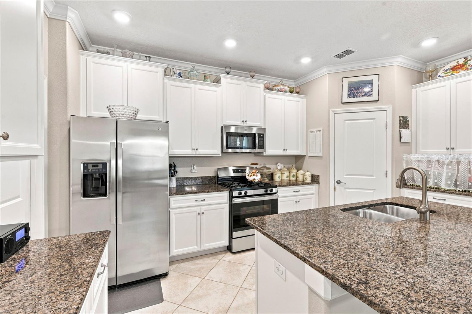 9189 SHADYSIDE LN — photo 36