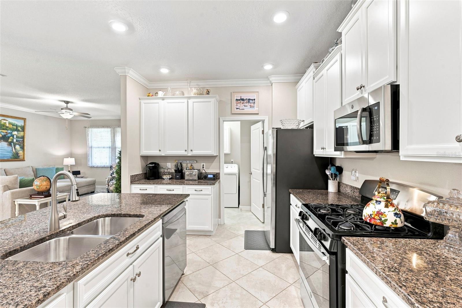 9189 SHADYSIDE LN — photo 31