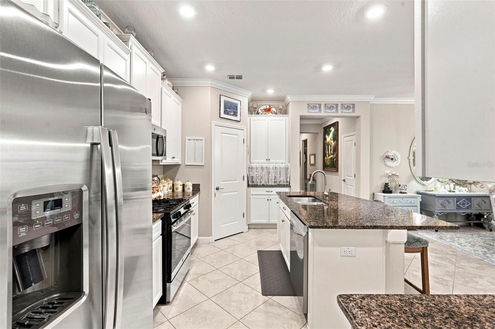 9189 SHADYSIDE LN — photo 35