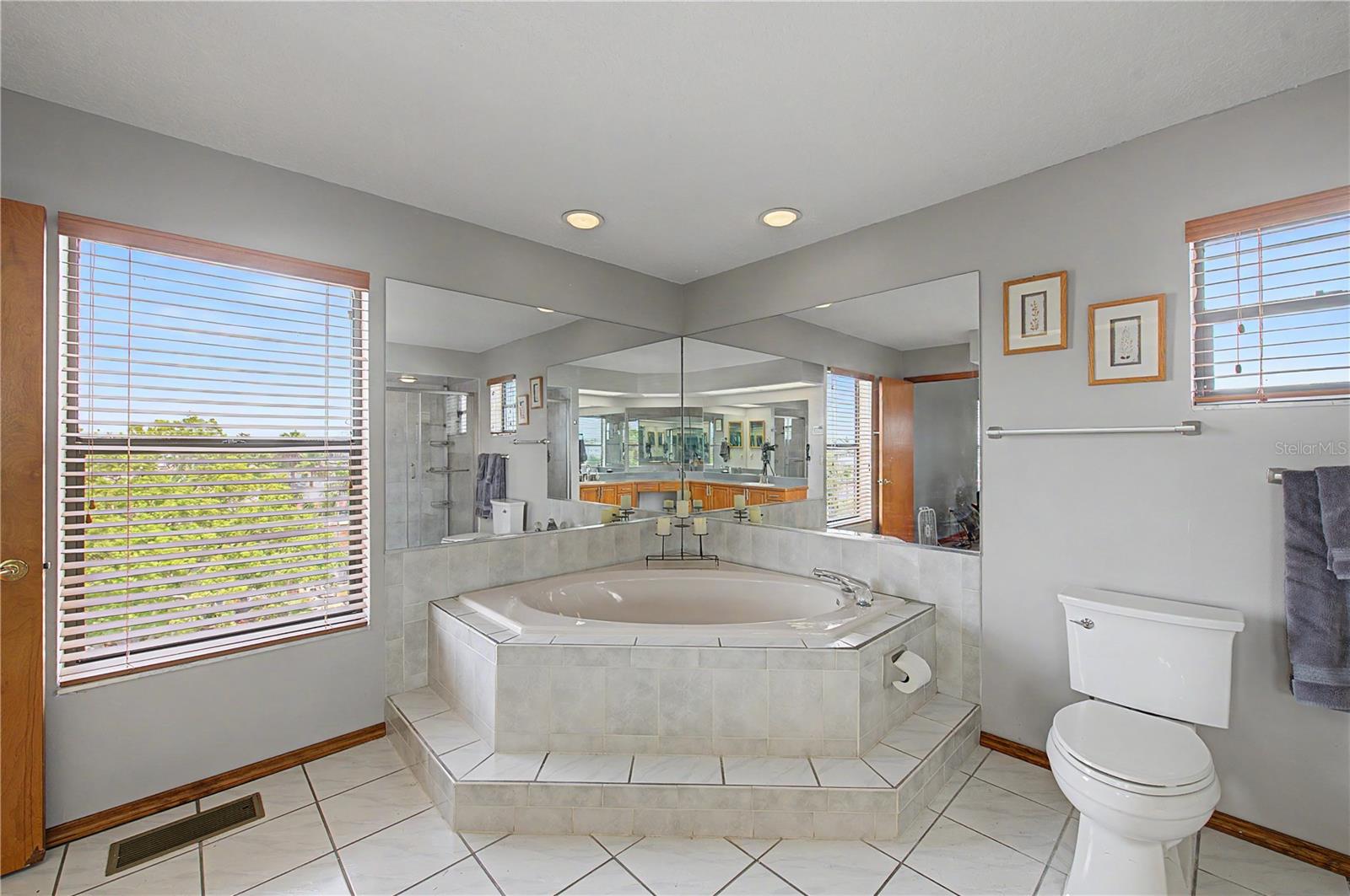 13337 SUSAN DR — photo 40