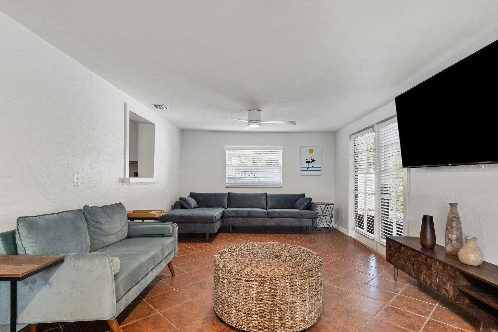 2469 WALDEMERE ST — photo 8