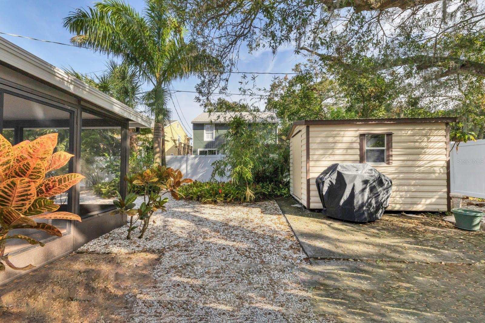 2469 WALDEMERE ST — photo 27