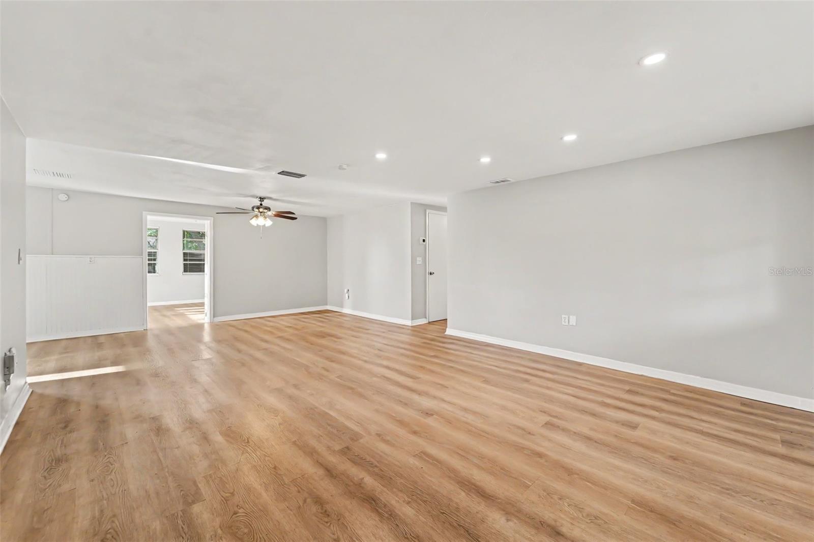 7207 SANDALWOOD DR — photo 5