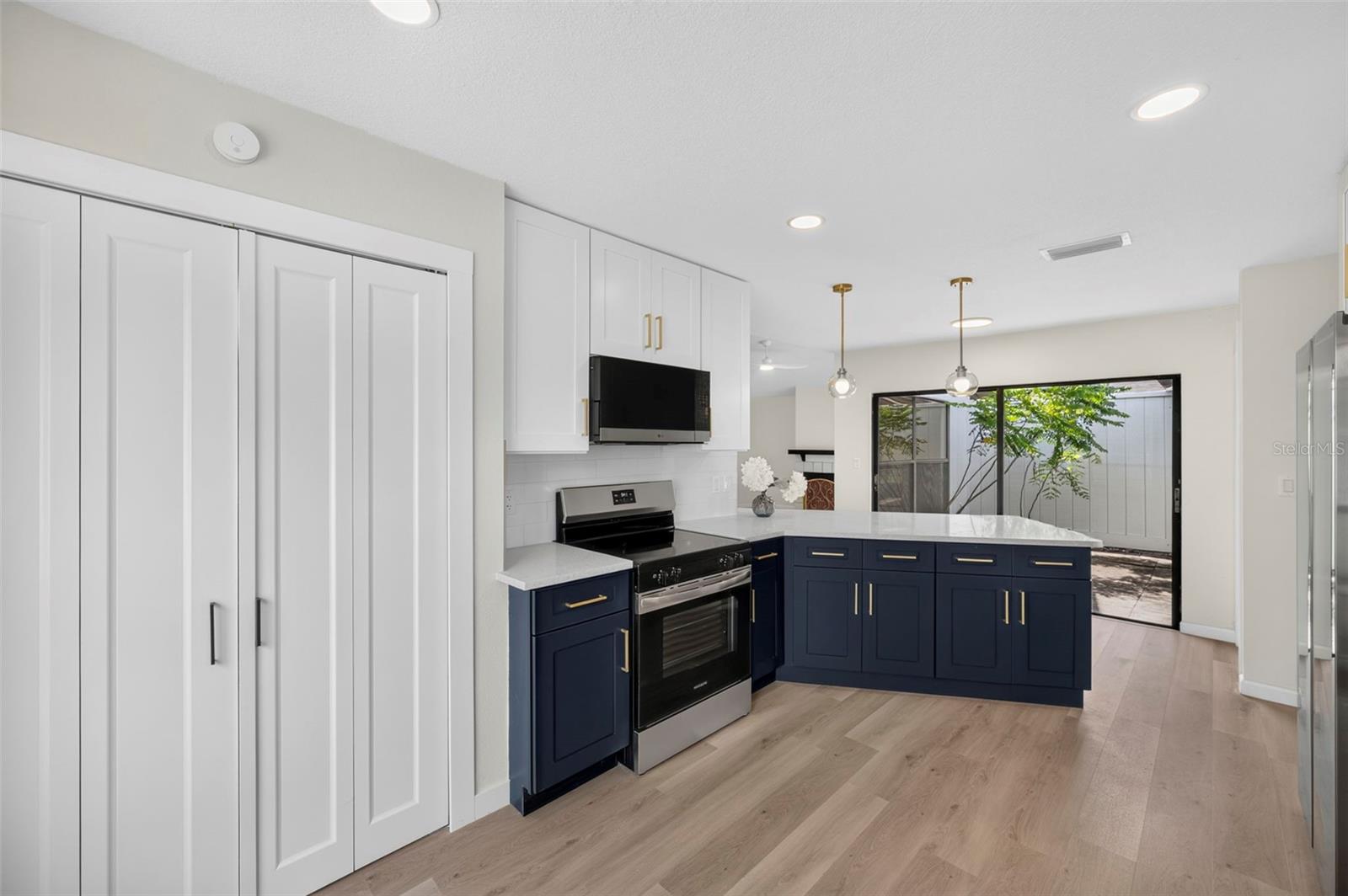 647 BONNIE BLVD — photo 16