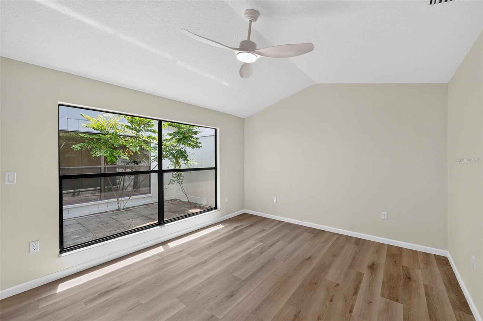 647 BONNIE BLVD — photo 21
