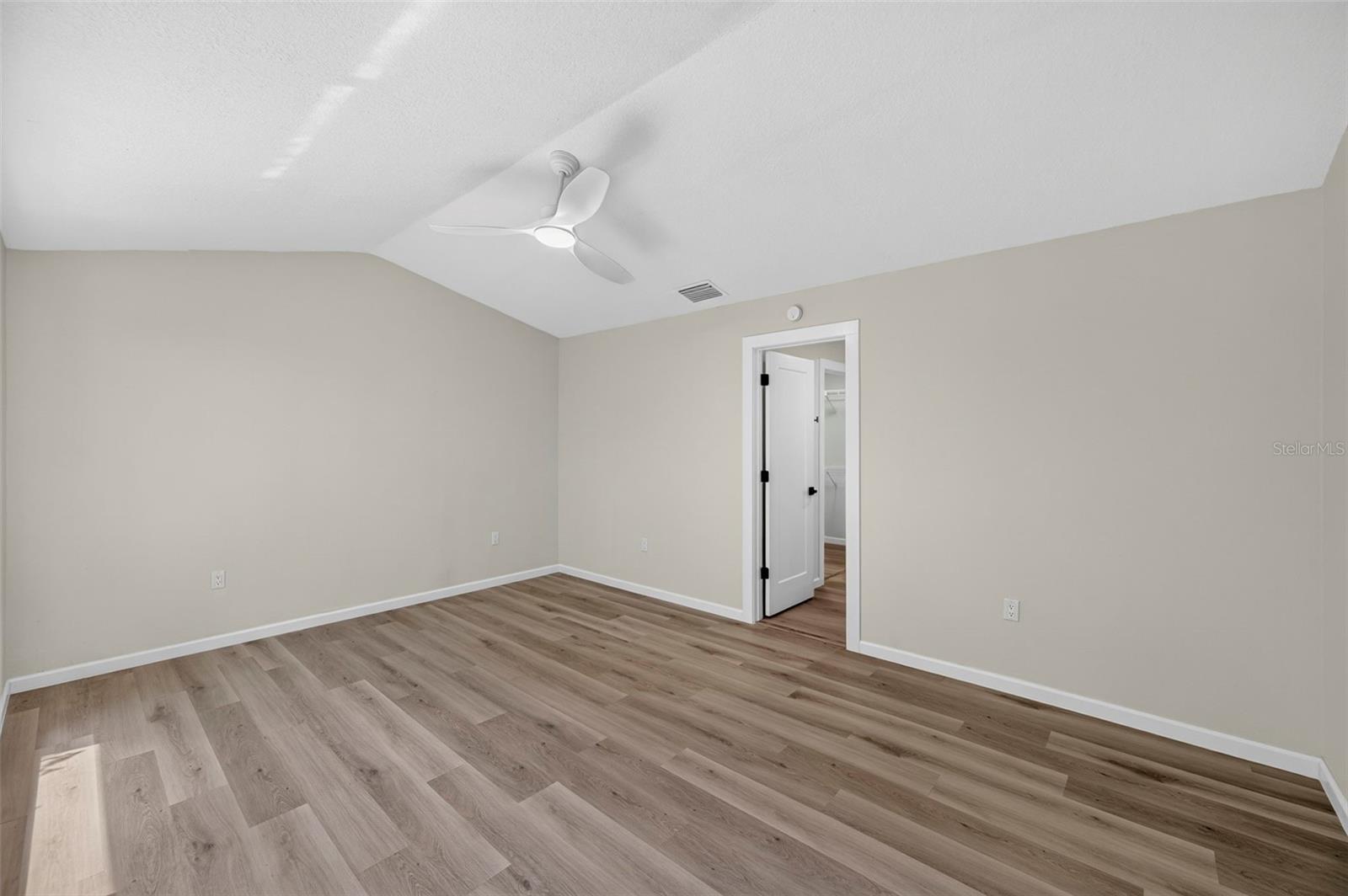 647 BONNIE BLVD — photo 18