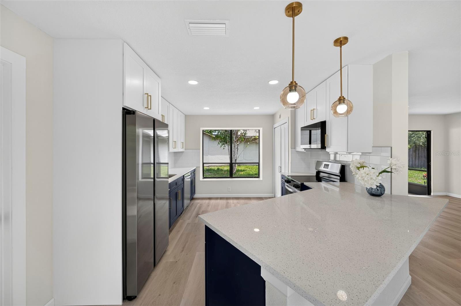 647 BONNIE BLVD — photo 14