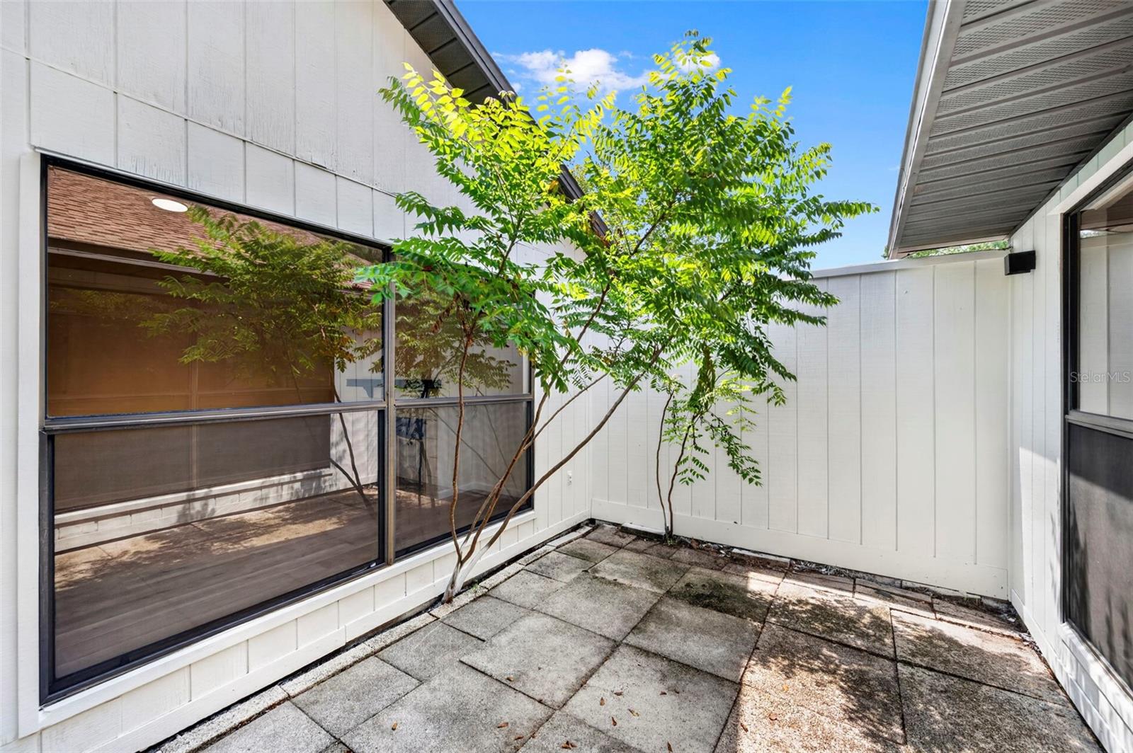 647 BONNIE BLVD — photo 17