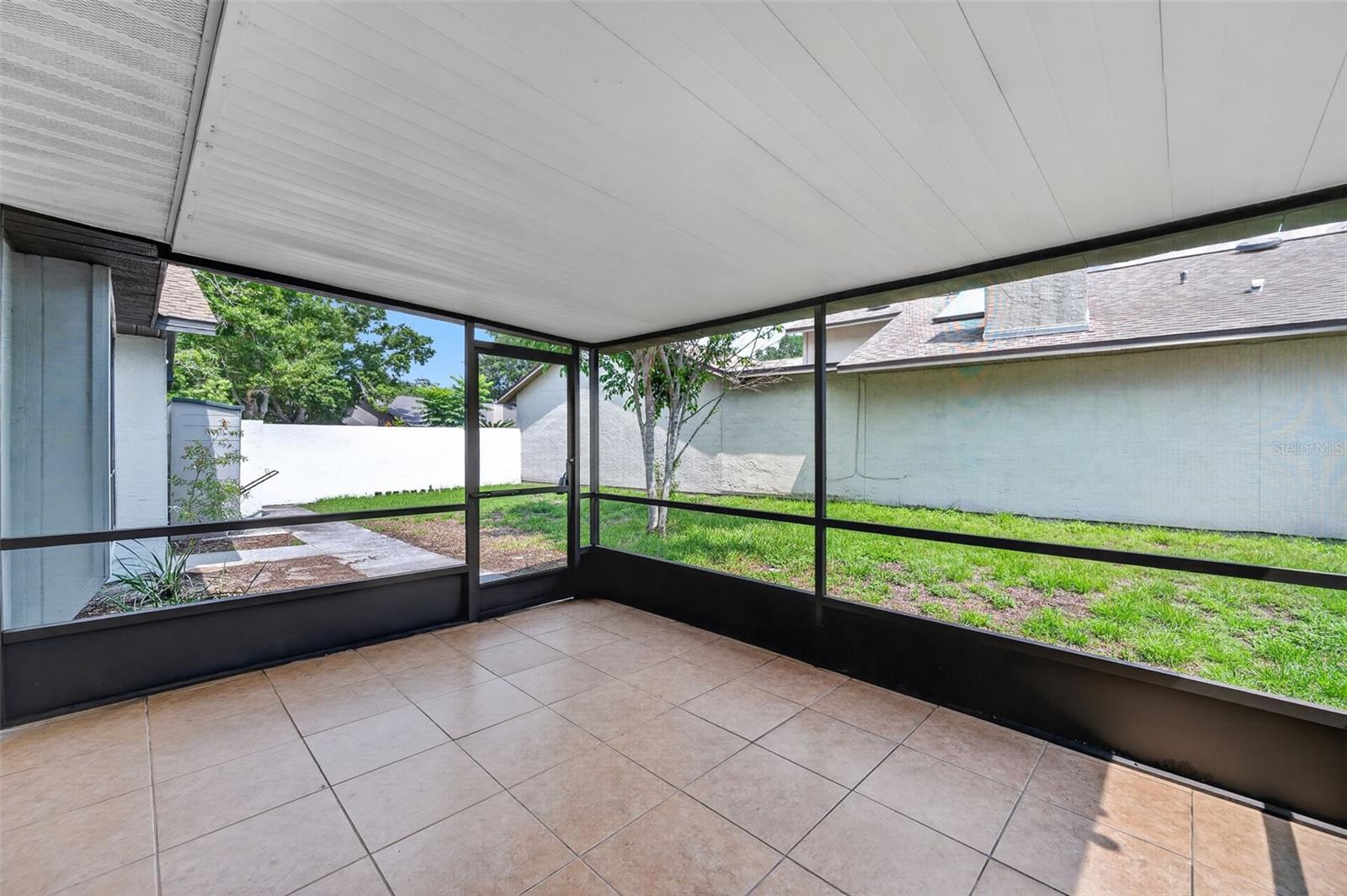 647 BONNIE BLVD — photo 40