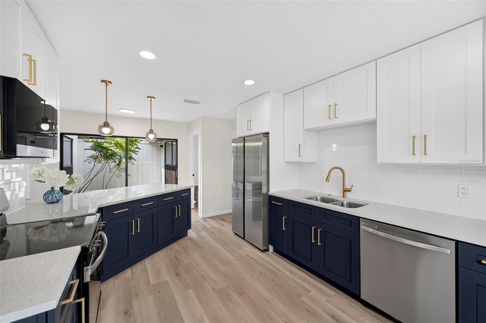 647 BONNIE BLVD — photo 2