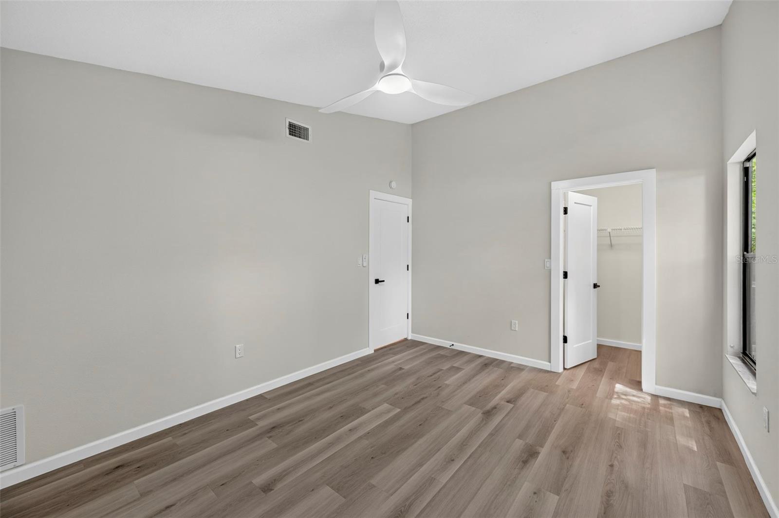 647 BONNIE BLVD — photo 33