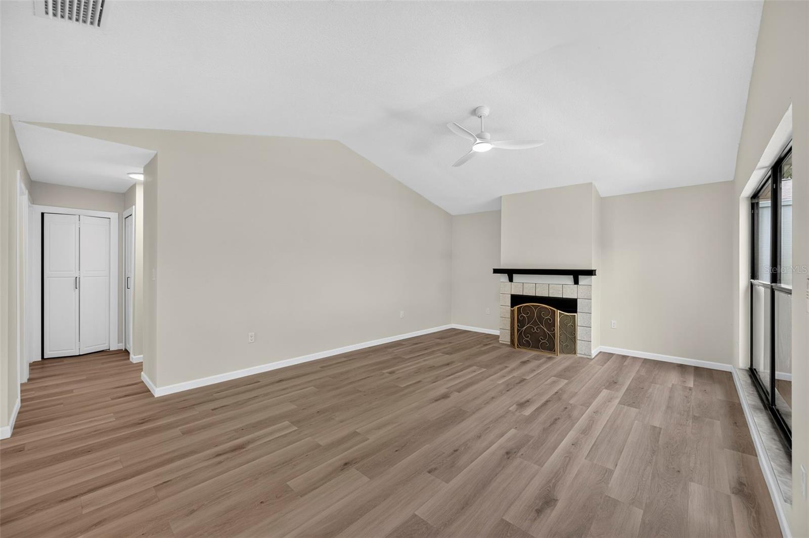 647 BONNIE BLVD — photo 10
