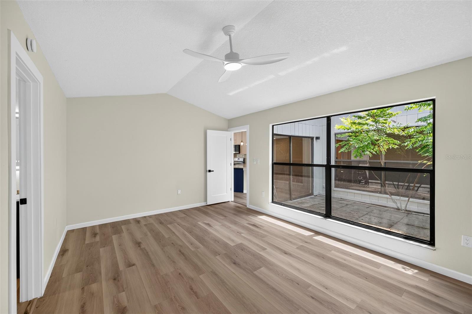 647 BONNIE BLVD — photo 20