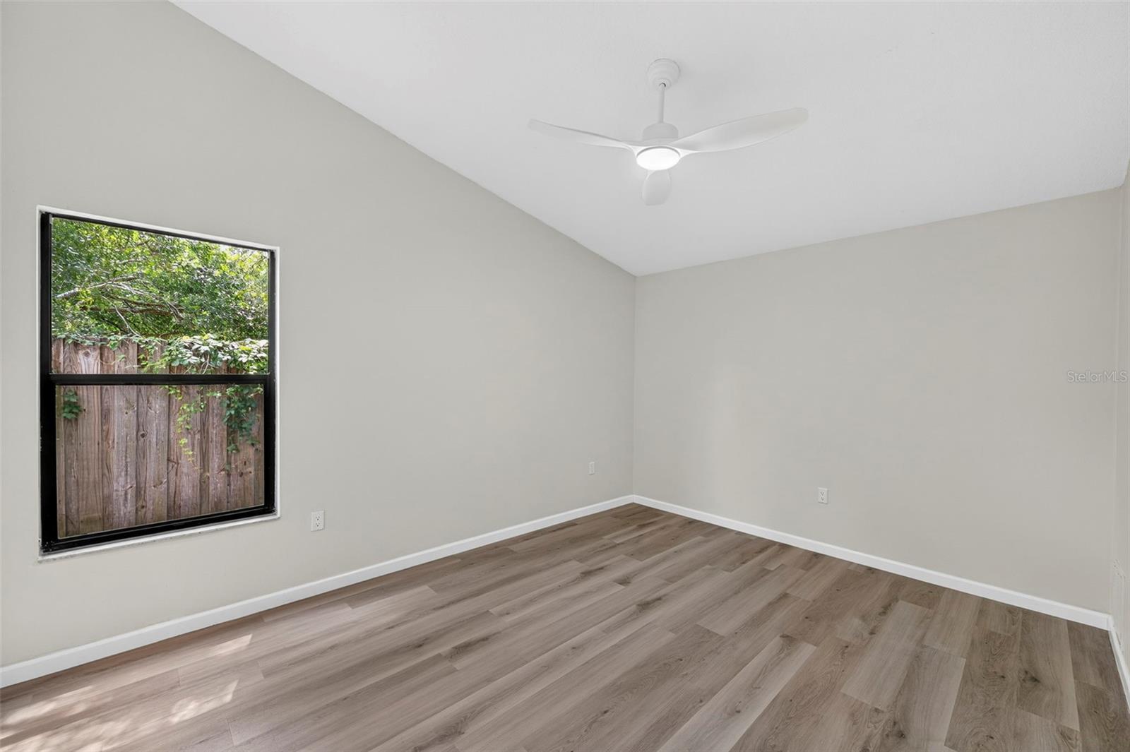 647 BONNIE BLVD — photo 30