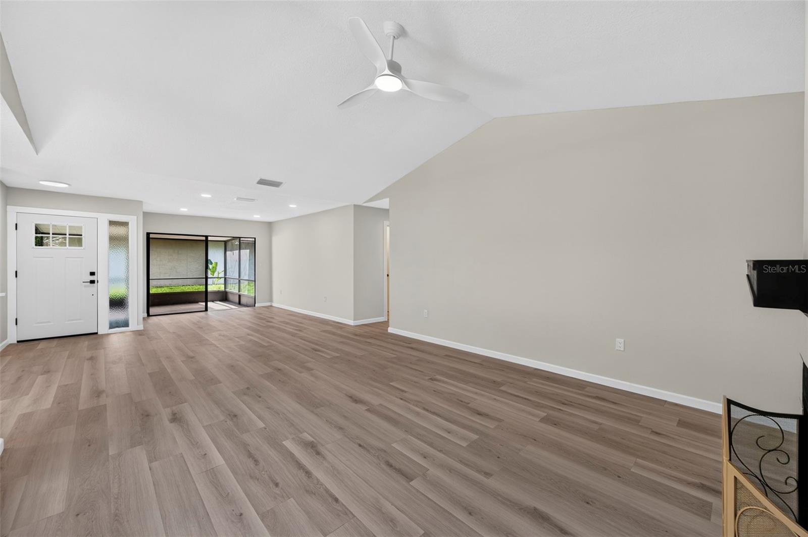 647 BONNIE BLVD — photo 11