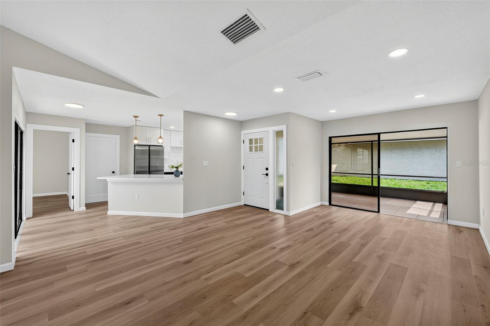 647 BONNIE BLVD — photo 6