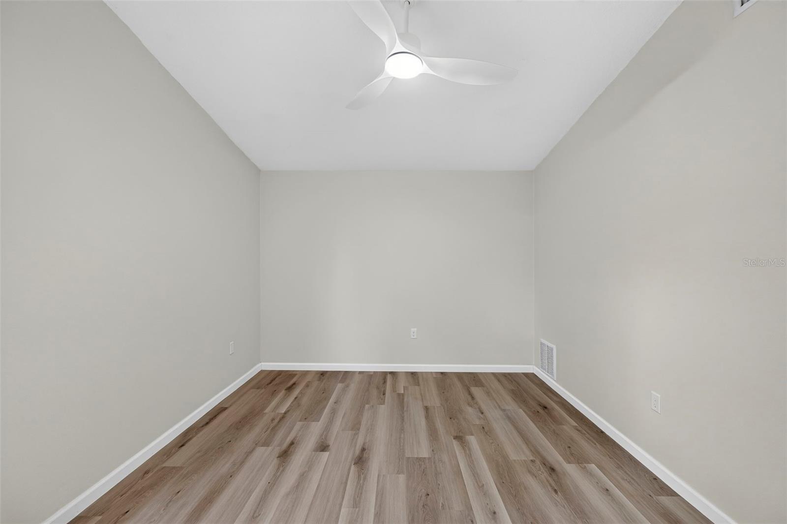 647 BONNIE BLVD — photo 31