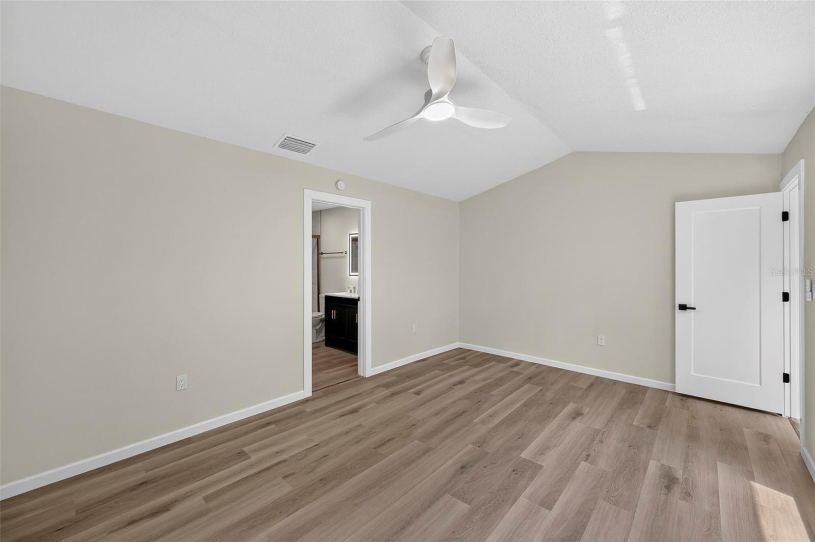 647 BONNIE BLVD — photo 19