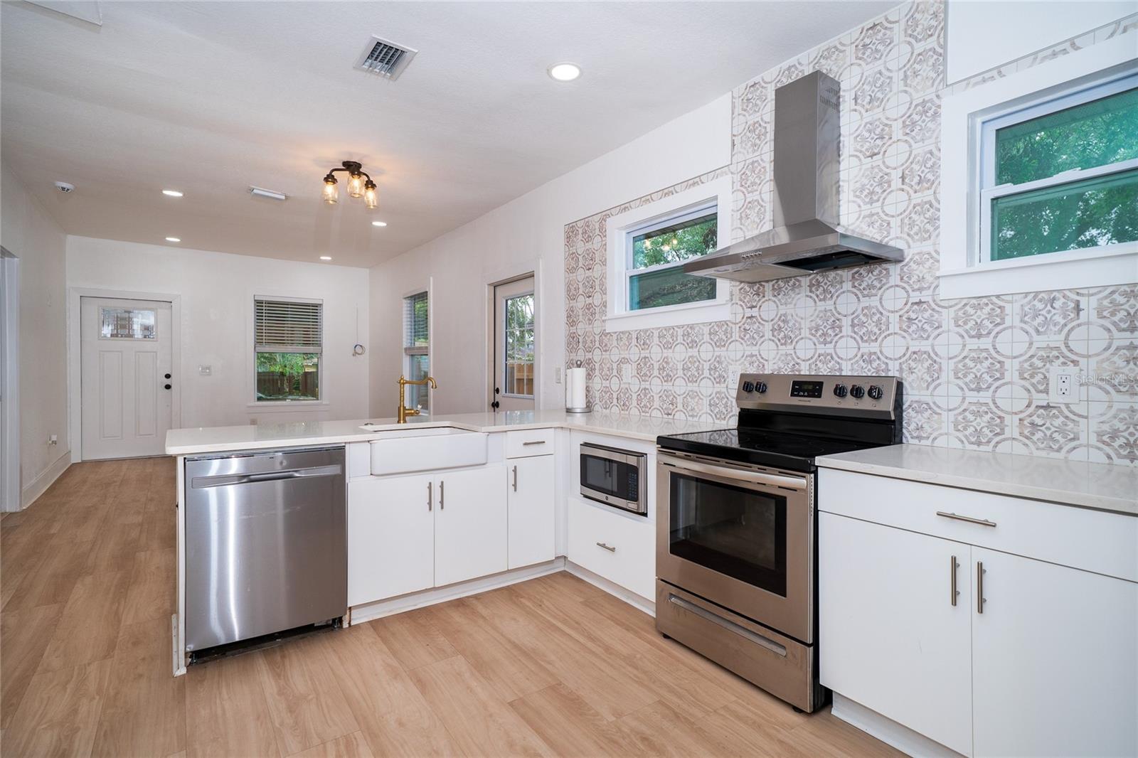 6704 N TALIAFERRO AVE — photo 14