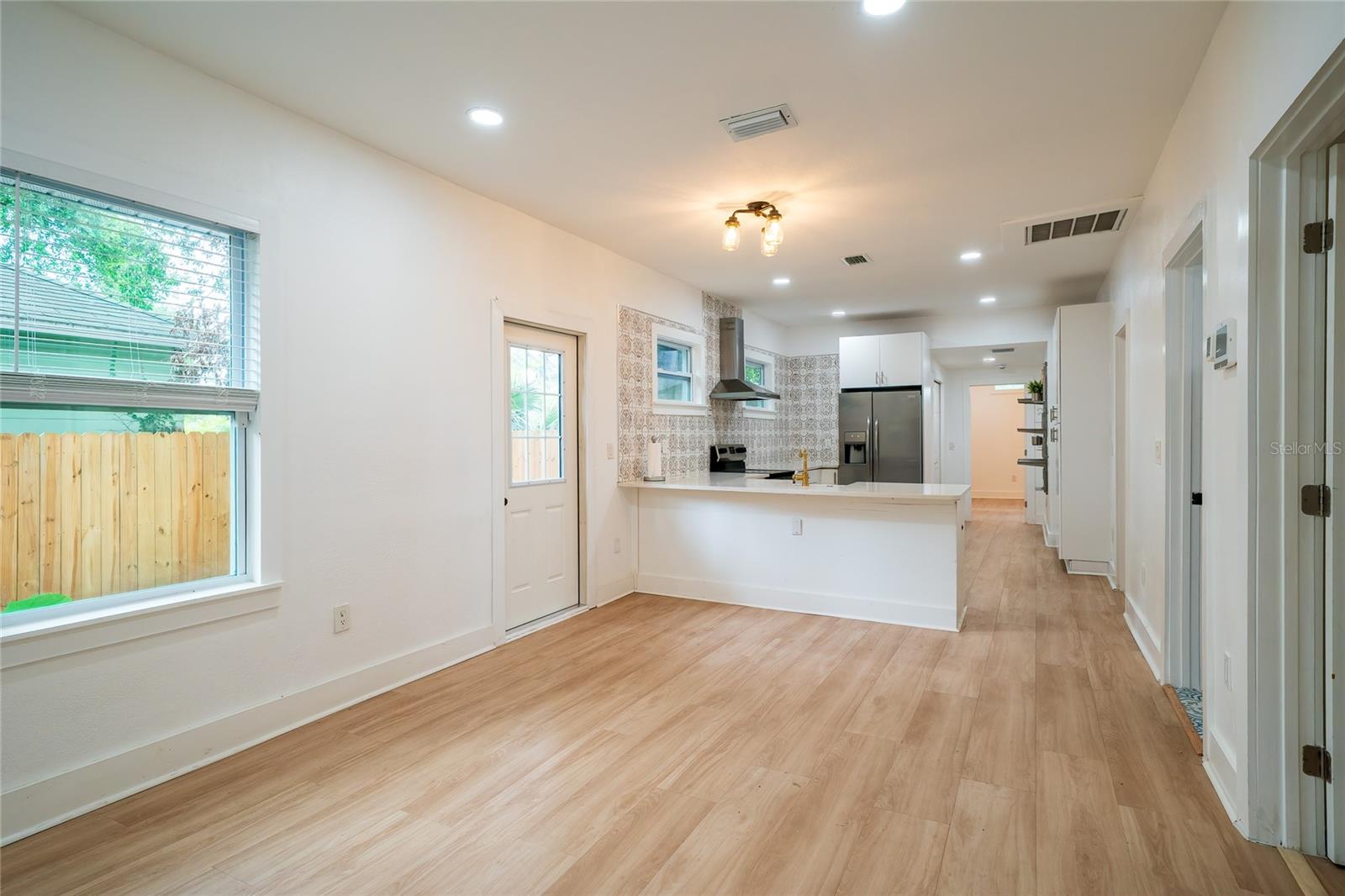 6704 N TALIAFERRO AVE — photo 11