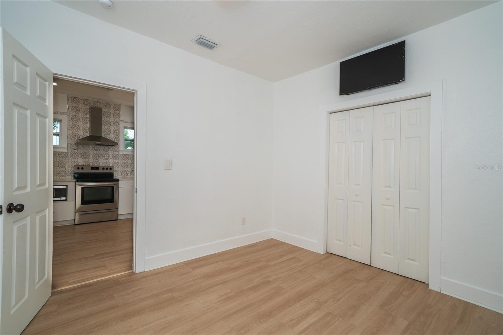 6704 N TALIAFERRO AVE — photo 22