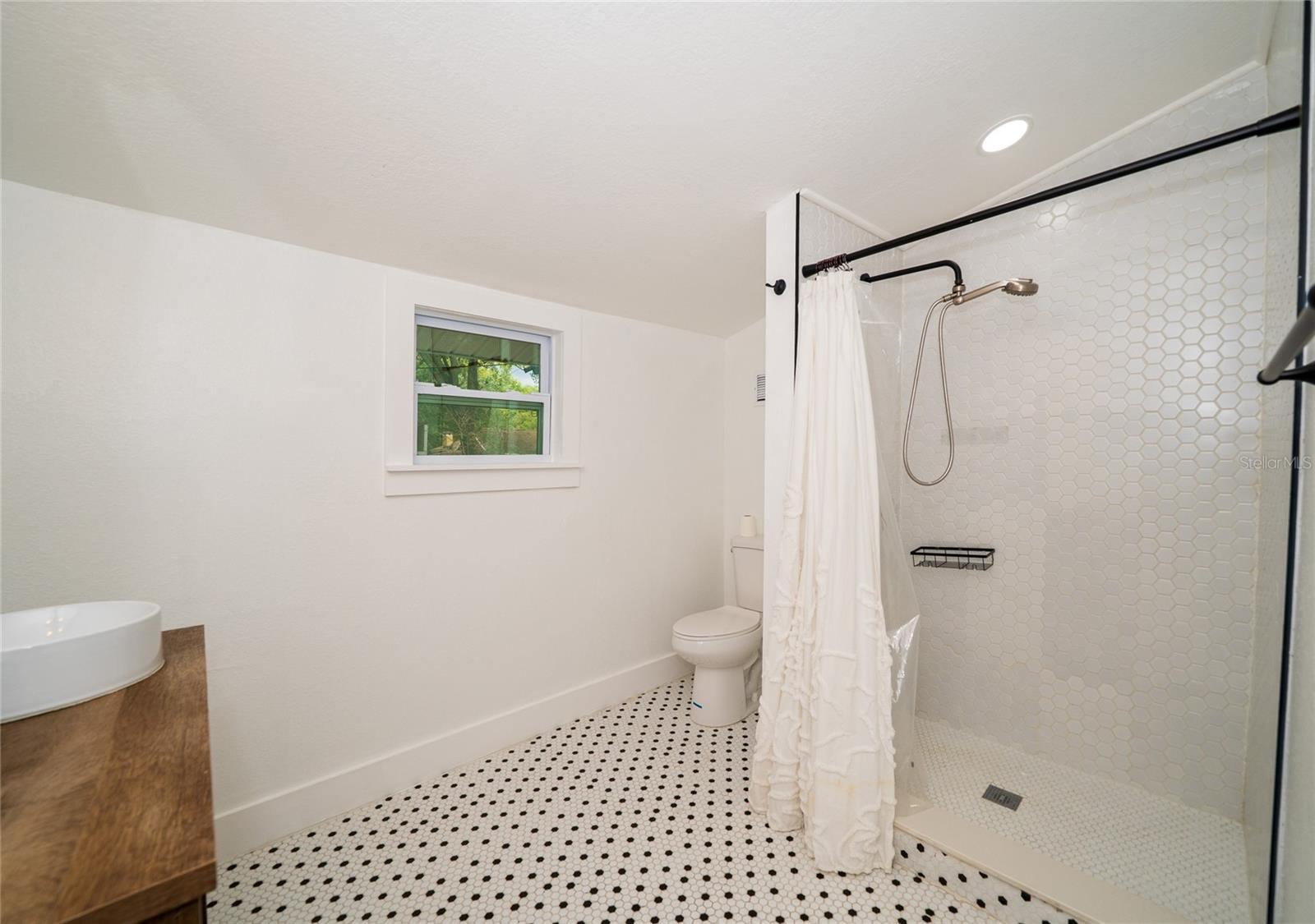 6704 N TALIAFERRO AVE — photo 17