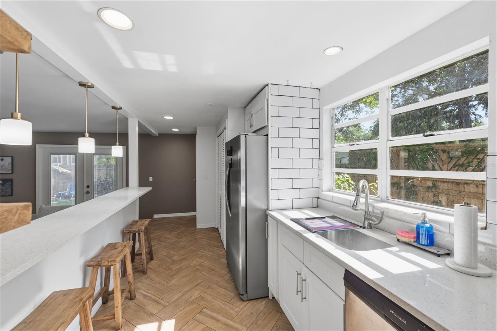 1209 E CRENSHAW ST — photo 12