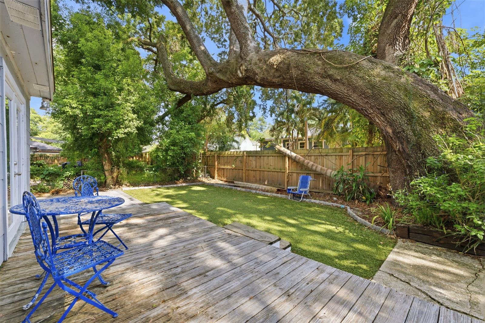 1209 E CRENSHAW ST — photo 22