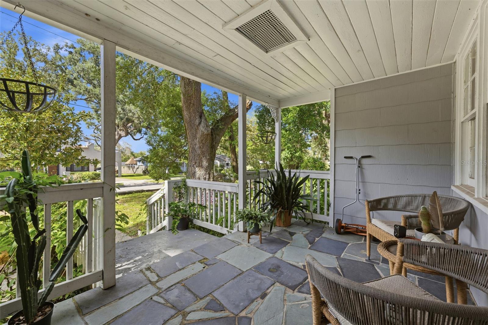 1209 E CRENSHAW ST — photo 4