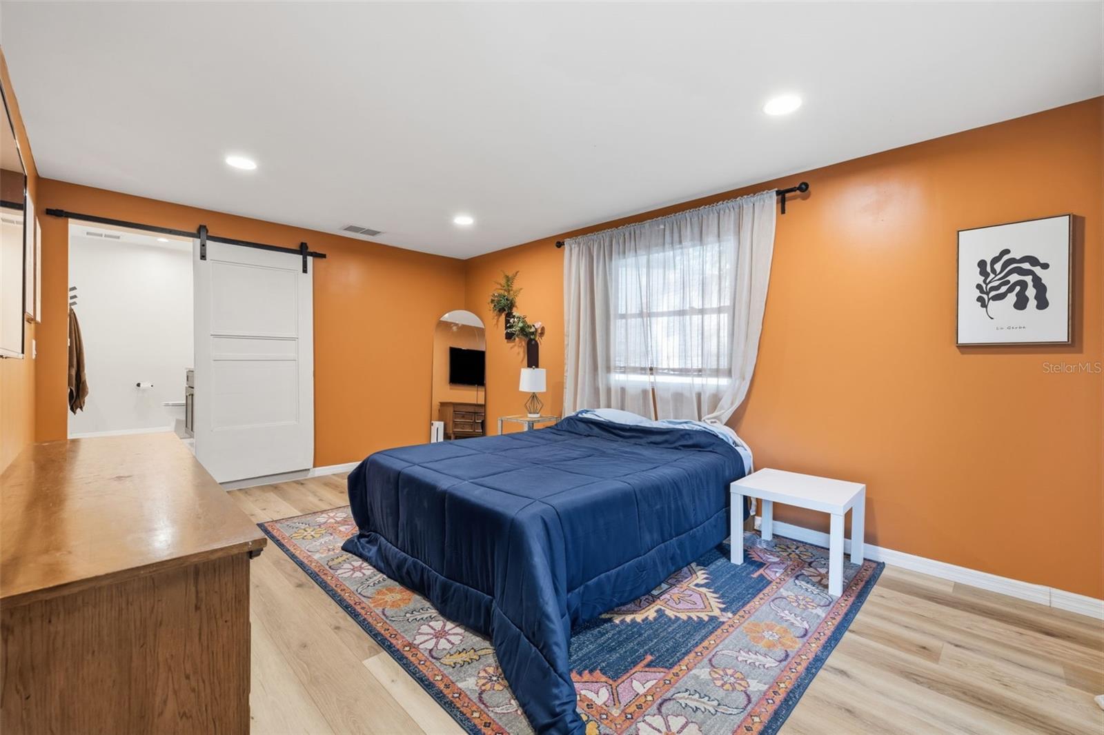 1209 E CRENSHAW ST — photo 14