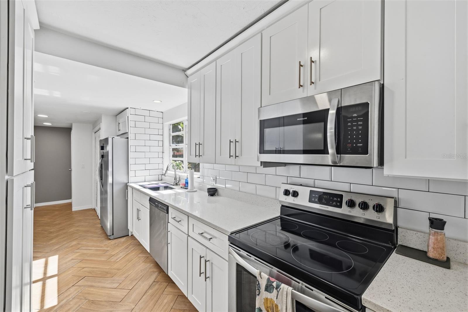1209 E CRENSHAW ST — photo 11
