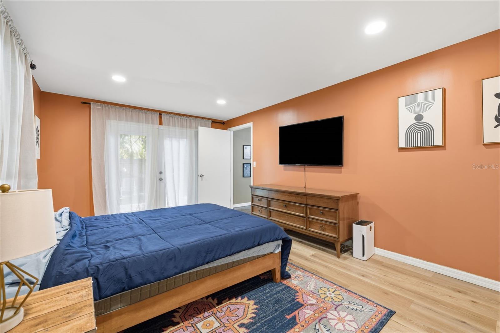 1209 E CRENSHAW ST — photo 15
