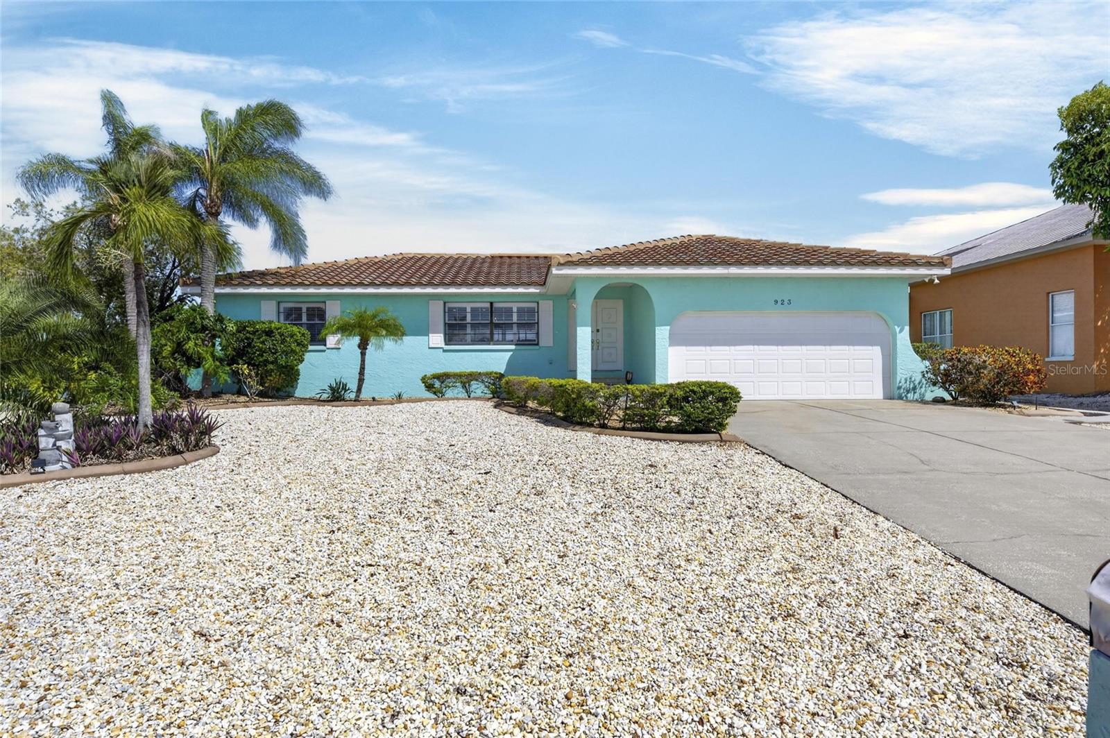 923 GOLF ISLAND DR — photo 2