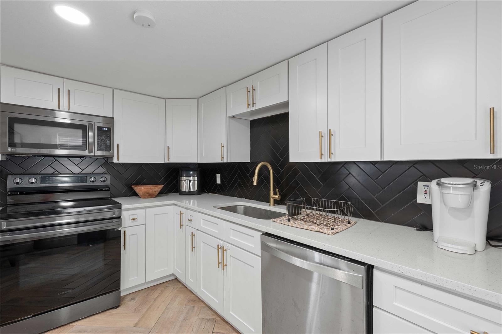6833 FLICKER LN — photo 26