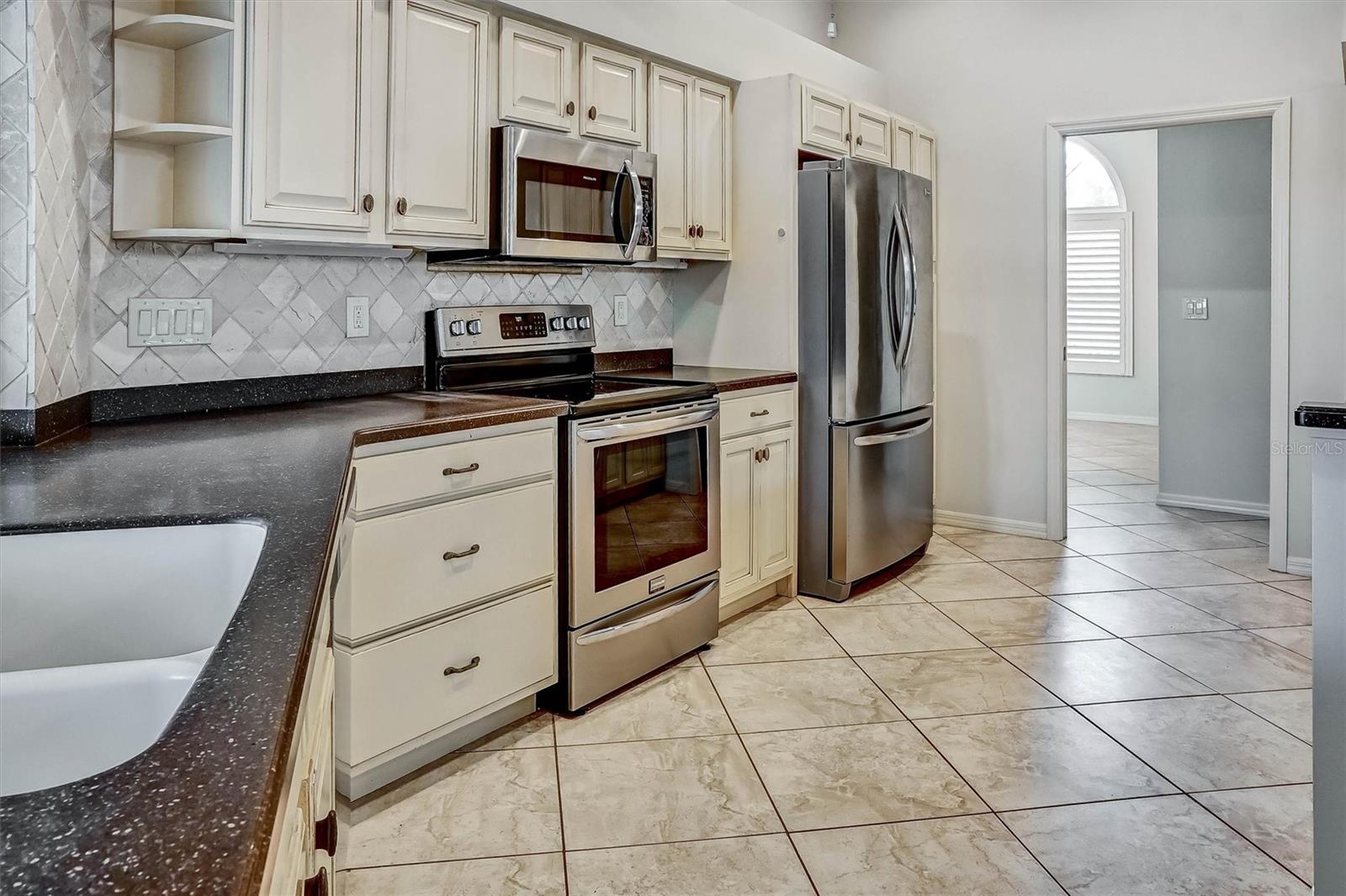 1565 WATERFORD DR — photo 19