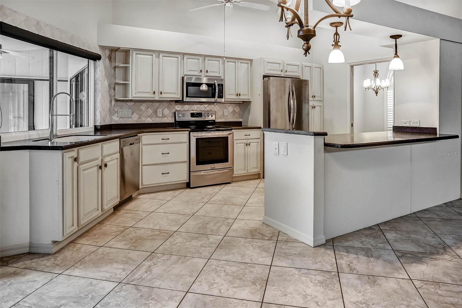 1565 WATERFORD DR — photo 16