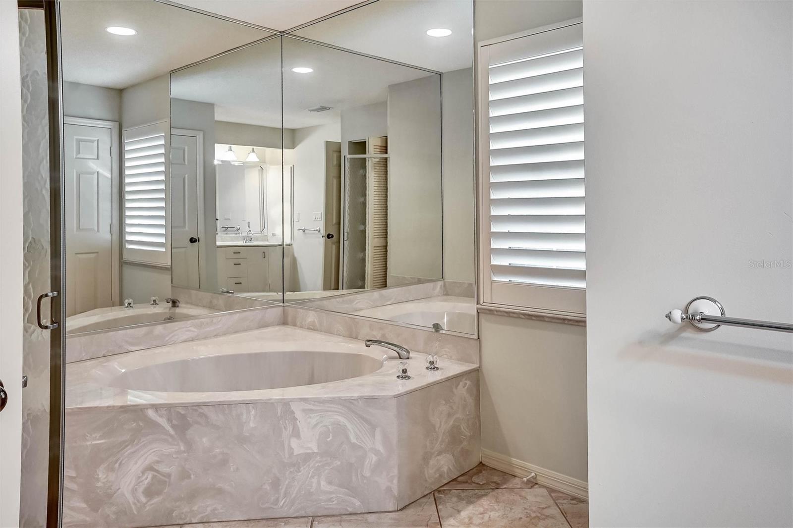 1565 WATERFORD DR — photo 24